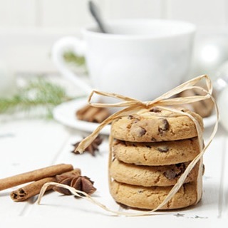 أصل بسكويت الكوكيز(Cookies) keokje كلمة كوكيز أتت أصلا من الكلمة الهولندية وهذا يعني “كيكة