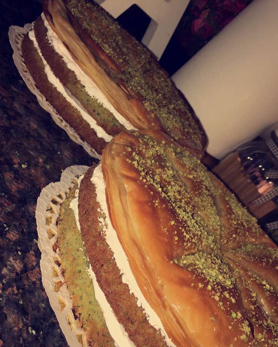 طلبية زبونتي اليوم عليهم بالعافيه #كيكة_الفستق_بالبقلاوة
