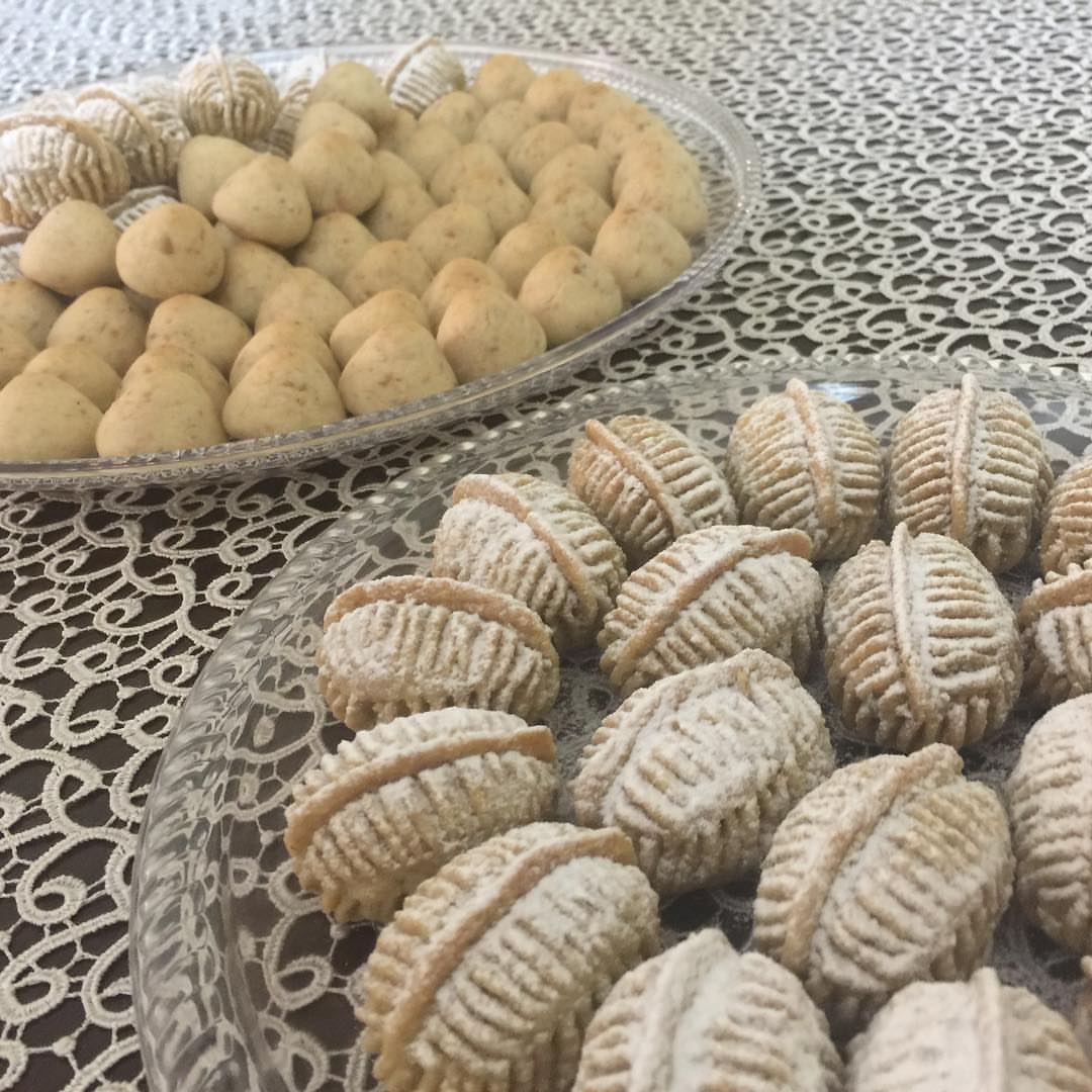 طلبية زبونه بالعافيه ❤️❤️#جدة#مكة#معمول_منقش #معمول_تمر #معمول_بيتي #غريبة_الفول_السوداني
