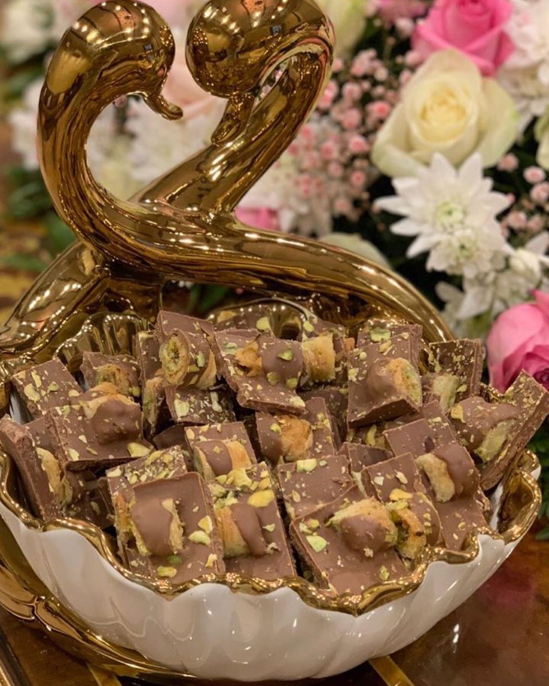 متوفر اليوم ❤️تشوكلت بار بالبقلاوة الكيلوا 150 ريال للحجز التواصل واتس اب #كيك#تارت#توت#تم