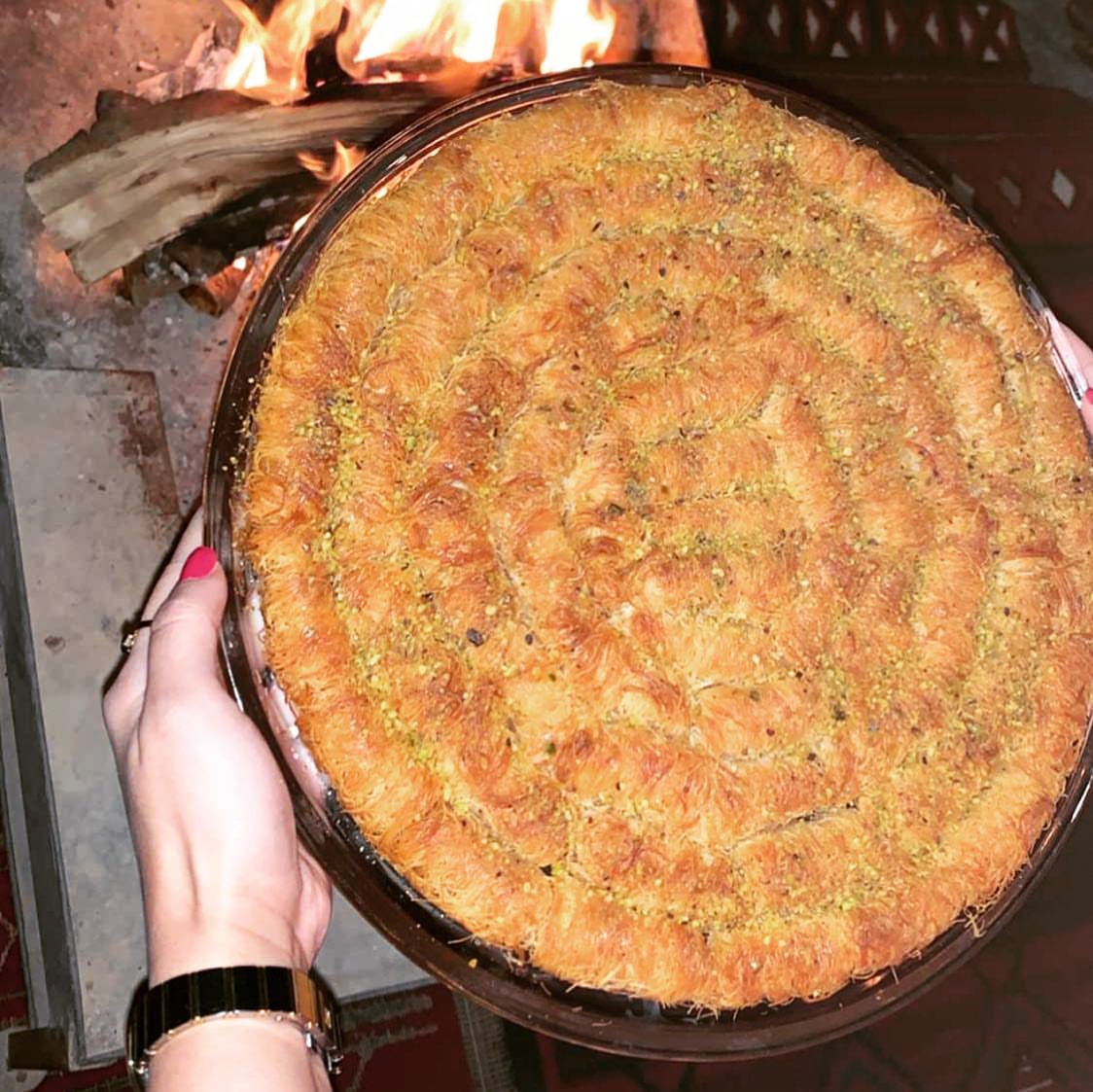 في الحل والترحال كنافه رول ...