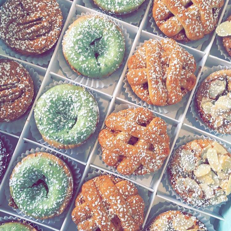 مساء الخميس الونيس . . #حلويات_الرياض #jovialksa #حلى_قهوة #قهوة_المساء #قهوة_المغرب