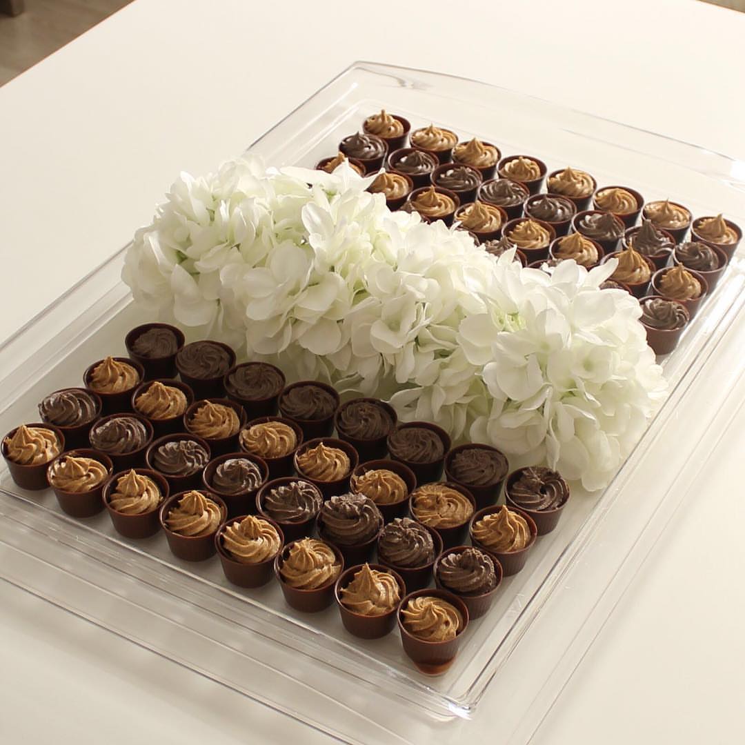 لمناسباتكم✨✨ . .#chocolatecake #chocolatedecoration #ضيافة_استقبال_ولادة #ضيافة_حفلات #ض