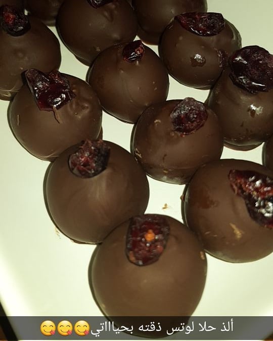 طابت جمعتكم .. و استجيبت دعواتكم .. #ترافل #اللوتس #المحشي ب #التوت_المجفف .. طعم جديد ..