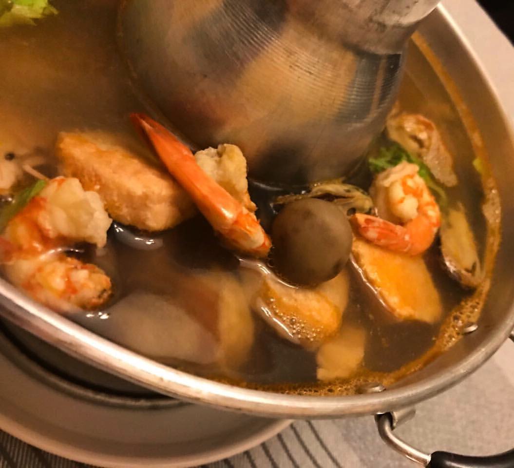 شوربة توم يام بحري #جيرا #تايلندي #اسيوي #اكل #طلبات #توصيل #جدة #خبز #رز #سلطه #مشاوي #لح