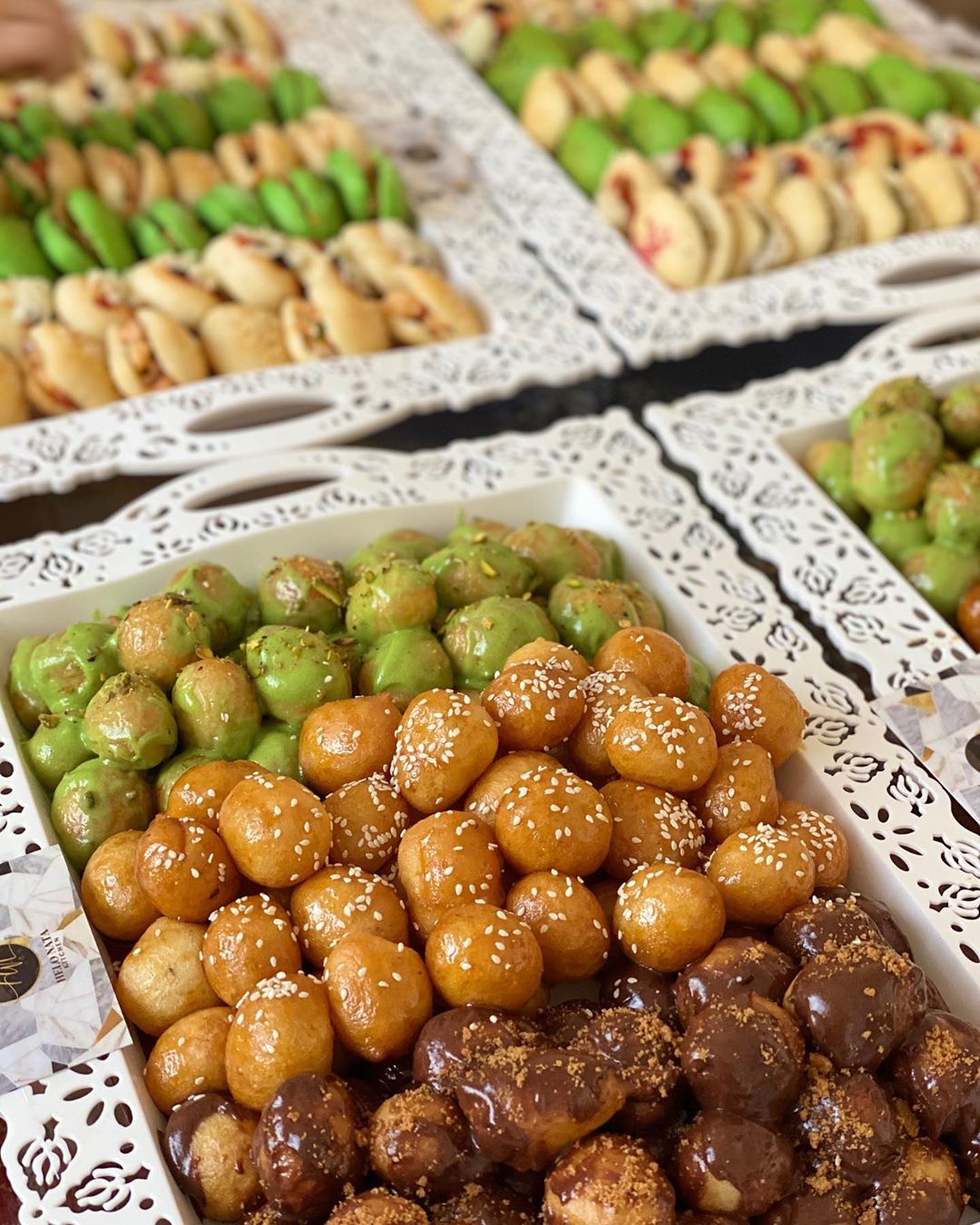 #الأحساء #حلوناطع #تقديمات #ضيافة #أستقبال #للقيمات_بالدبس_الشوكولاته_الفستق #مشكل_فطابر