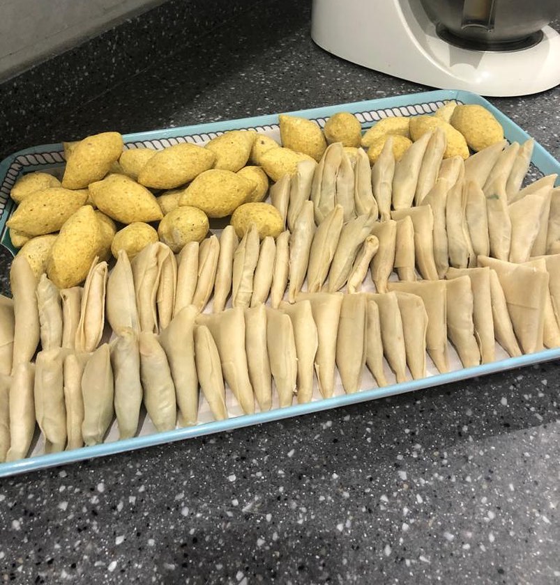 سمبوسة وكبة دبليو كتشن الطازجة جاهزة للقلي