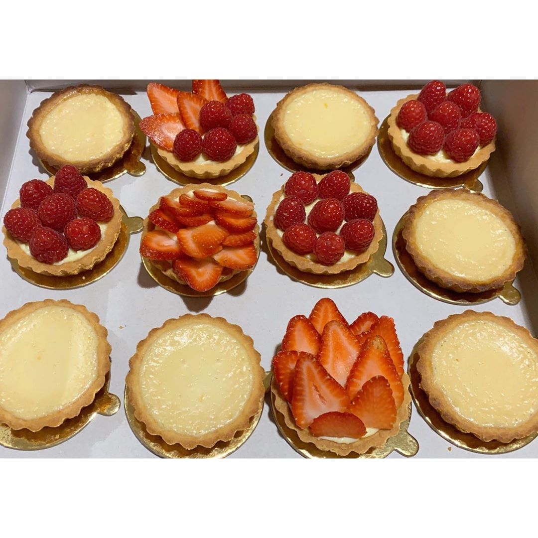 For the LOVE of LEMON & BERRIES . . Freshly baked with love . . For ordering: Whatsapp: #j