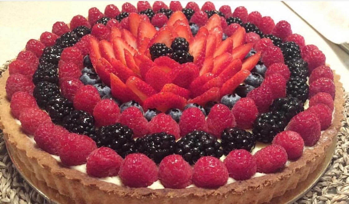 Hello Weekend For orders: Whatsapp: #weekendvibes #thursday #baking #tarts #sweet #fruits