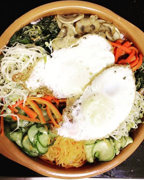 جدييييدنا Bibimbap اكلة كورية ضفناها للقائمة، صحيه شعبية نقدمها مع مخلل ال (kimchi) I make