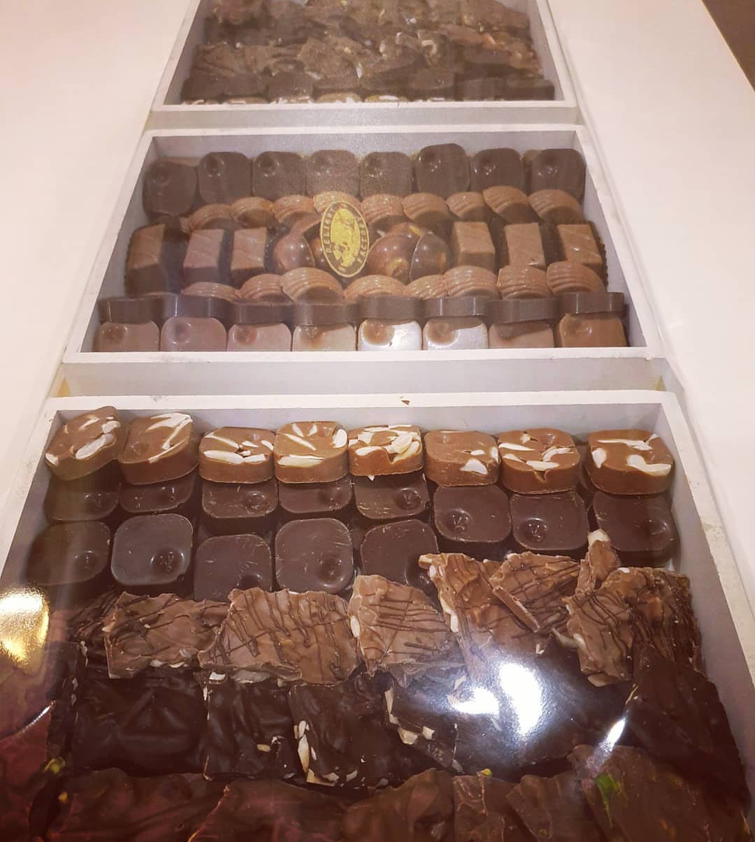 شوكولاته مشكله لمناسباتكم السعيدة .. . . . #chocolate #delight #factory #alhasa #hofuf #da