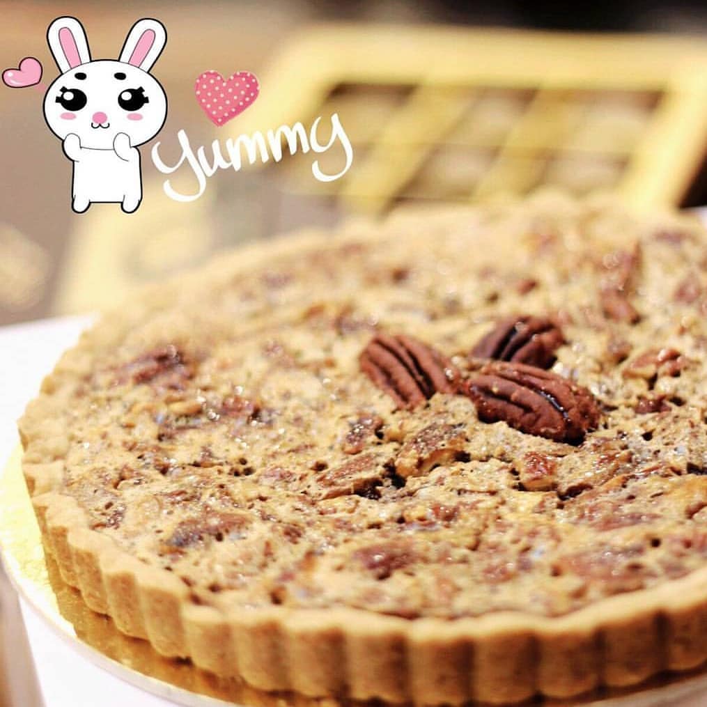 صباح اللذه .. . . جربتوا قطعة من البيكان باي الصباح مع كوب القهوه ؟ ♥ .. شلون بعد اذا سخنت