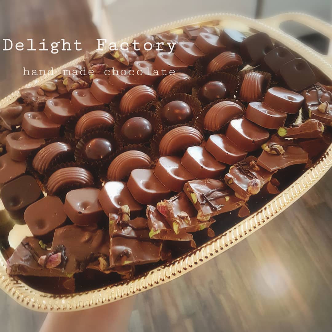 نصف كيلو من الشوكولاتة اللذيذة تحلو معها مناسباتكم ♥♥ ..
