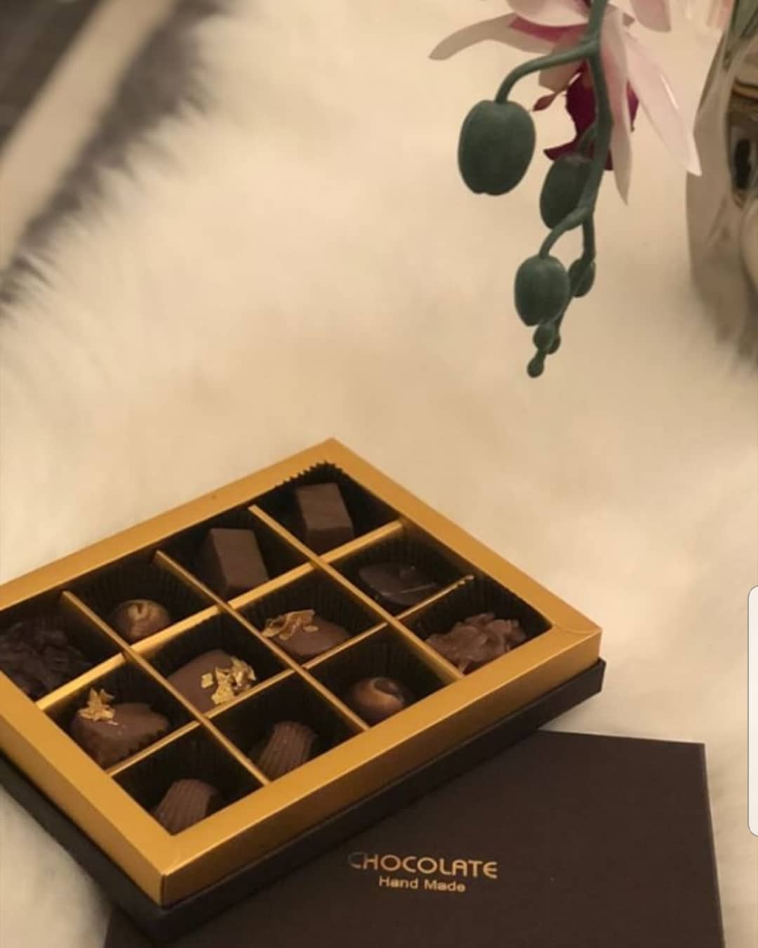عدسة زبونتنا الجميله عليها بألف عافيه ..