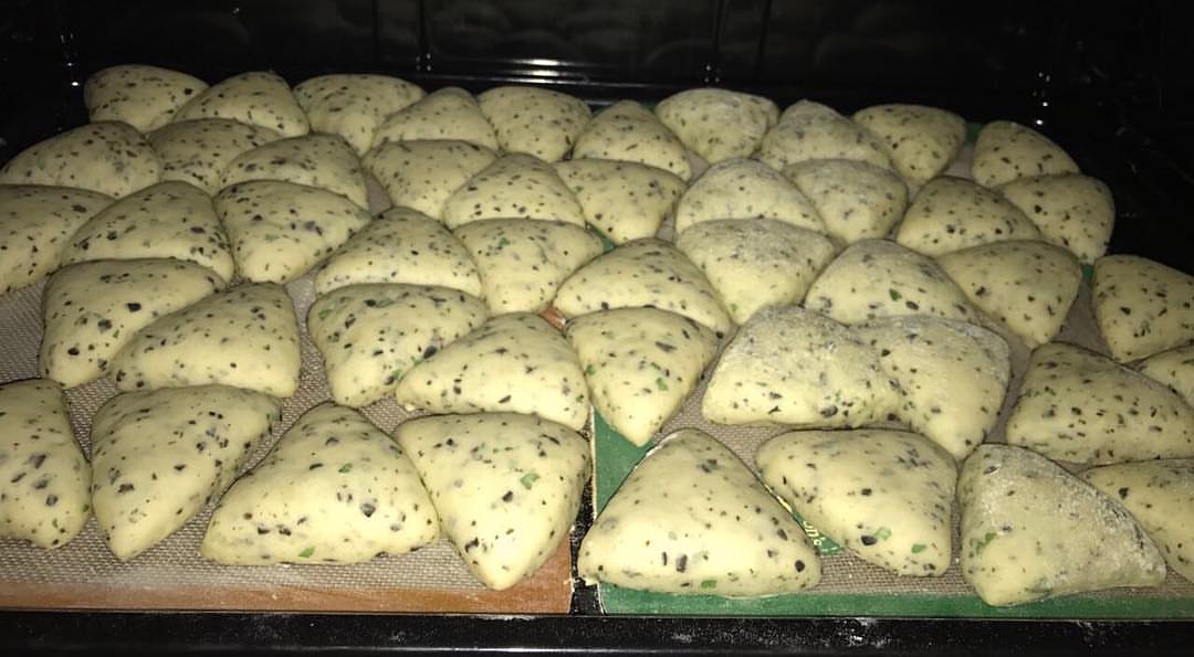 نجهز طلبيات اليوم .. الخبز يحضر طازجاً بشكل يومي