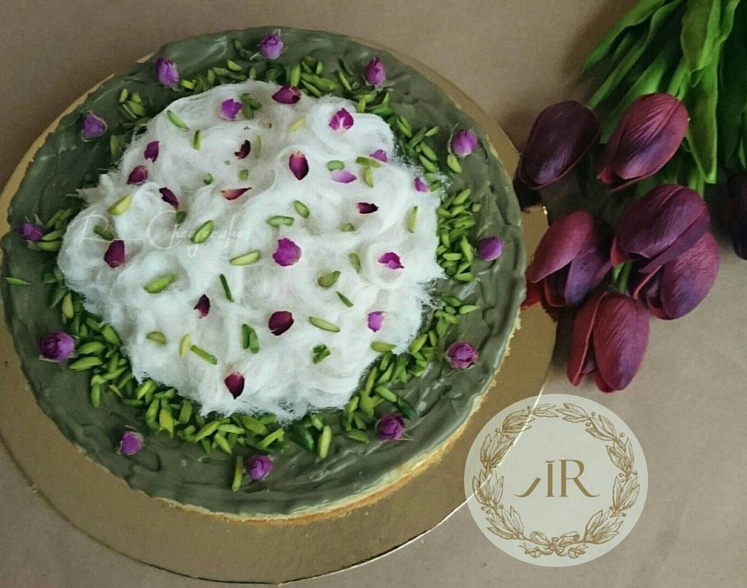 تشيزكيك الفستق من #آر_تشيزكيك، نكهة رائعة وغنية تتميز بكيانها المذهل، جربها اليوم؛ لذتها ح