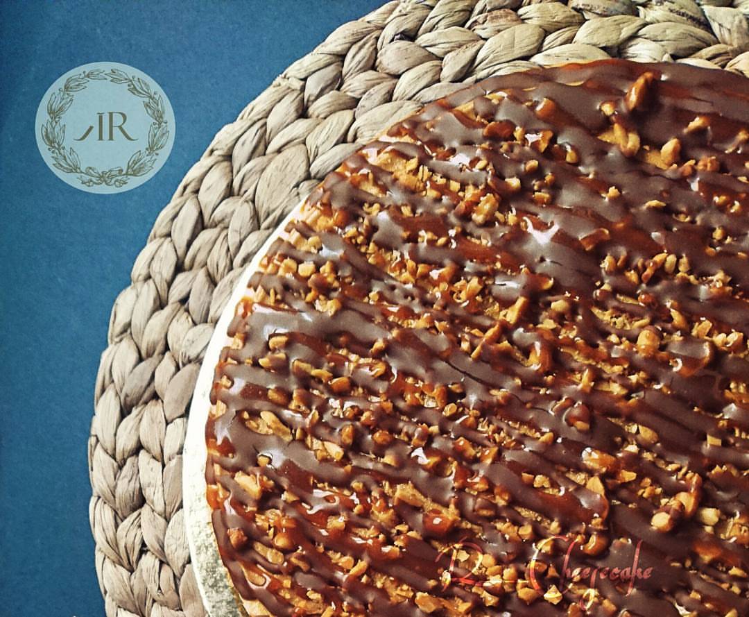 رائعة هي.. براوني تشيزكيك من #آر_تشيزكيك، لذتها تضاهي جمالها. اطلبها الآن لتستمتع بطعم الش