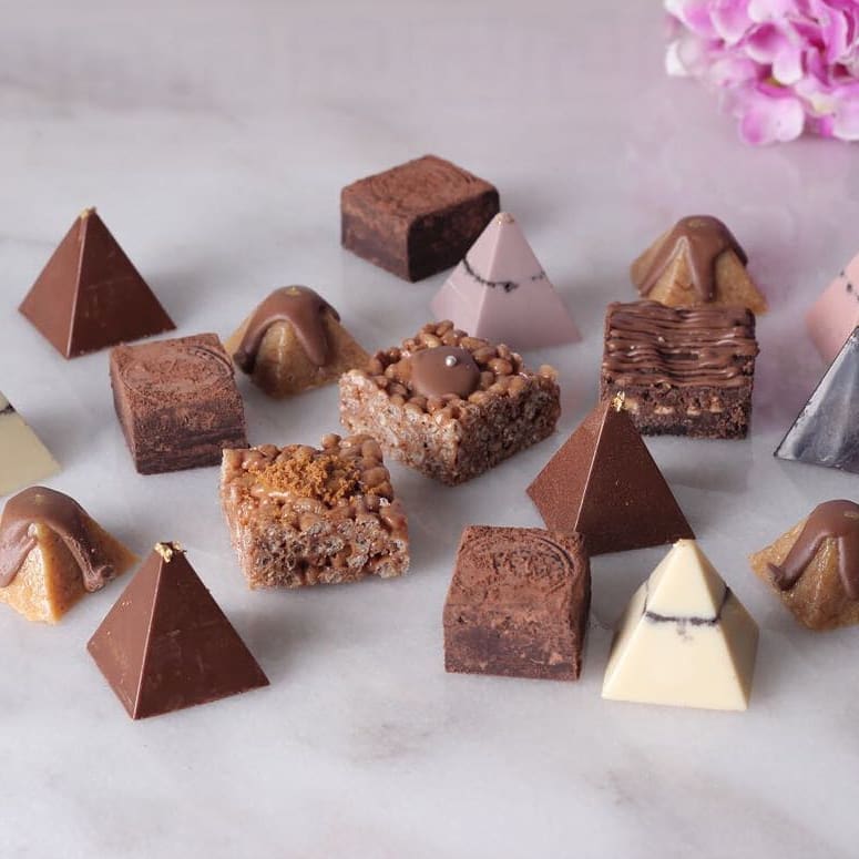 I'm not a vegetarian I'm a dessertarian. وقت السعه والضيق مالك الا هني بنش ❤ #love_honeybu