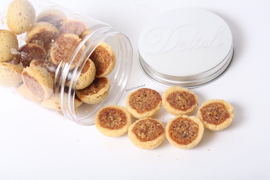 خلونا نفرح و نحتفل ونعايد بعض وبإذن الله شده وتزول والقادم أيام جميله ⠀⠀ #delishbakerysa #