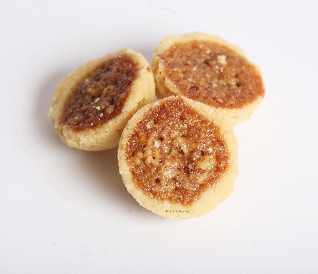 خلونا نفرح و نحتفل ونعايد بعض وبإذن الله شده وتزول والقادم أيام جميله ⠀⠀ #delishbakerysa #
