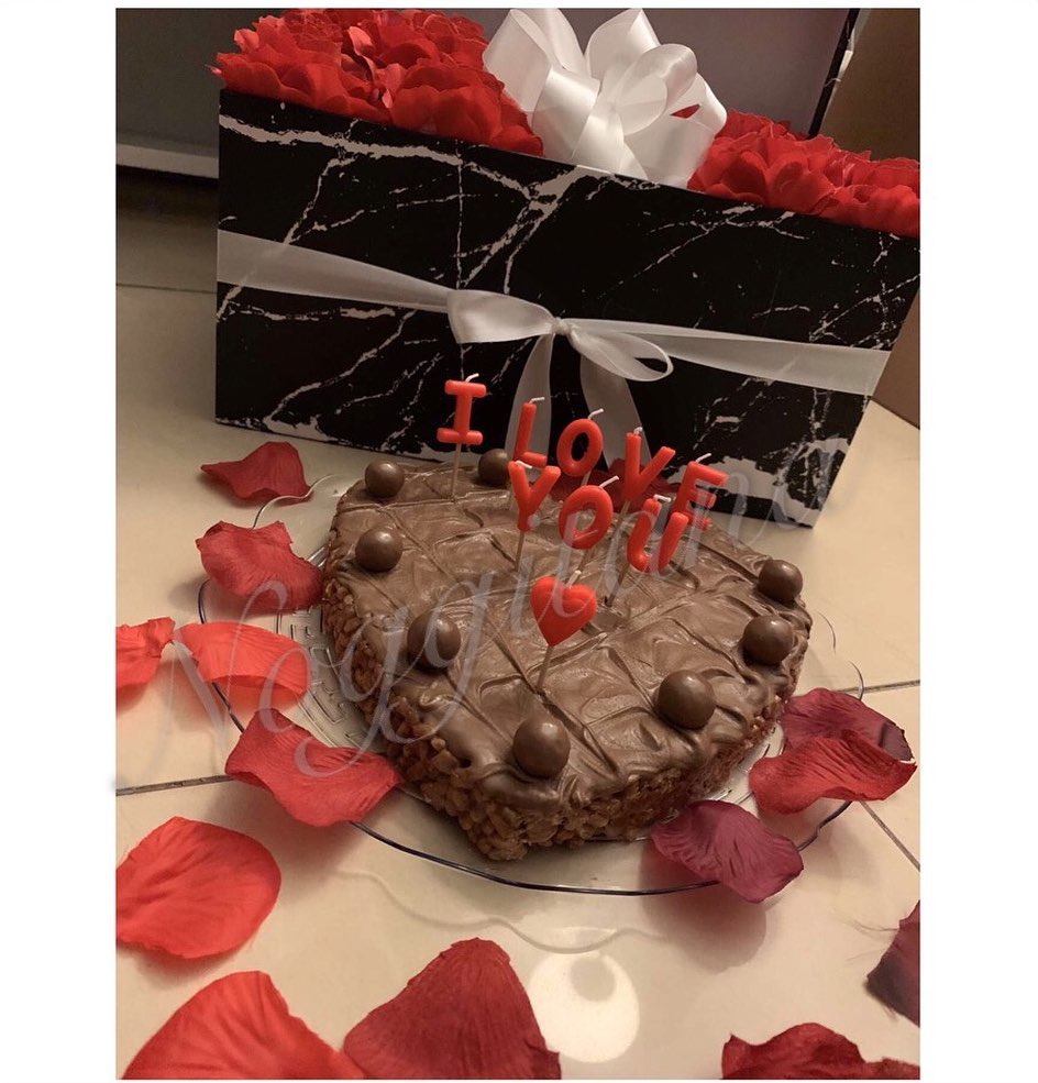 تصوير زبونتنا لكيكة الرايس كرسبي على شكل قلب ❤️ #حلا#حلويات#رايس_كرسبي #رايكم#قهوة#توزيعات