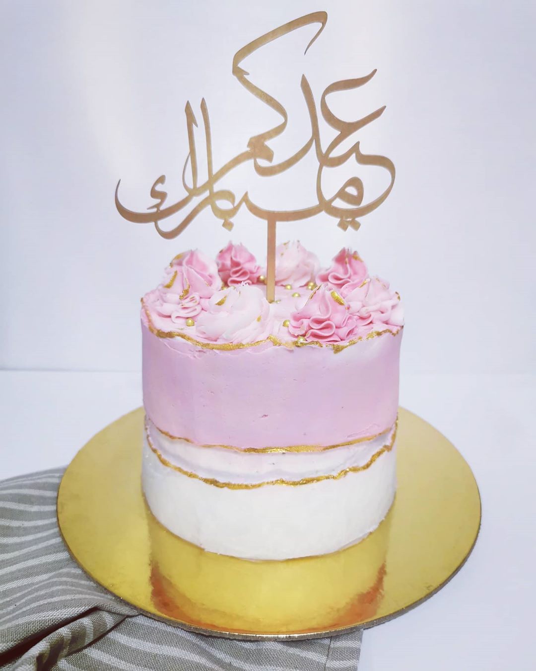 كل عام وانتم بالف خير وعساكم من عوادة جميعا كيكات العيد الجاهزه للتسليم فورا