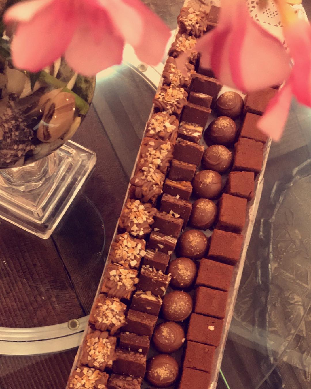 بوكس السعاده يكفي ٢ ونص كيلو شوكلت ٤٠٠﷼