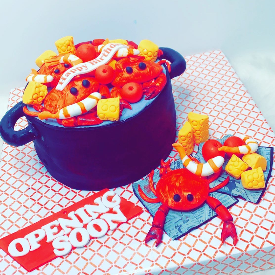‏#loveu #love#ganash #birthdaycake #كيكة_ملكة #كيكة_توديع_عزوبية#بارتي#عيد_ميلاد #تاجرات_ج