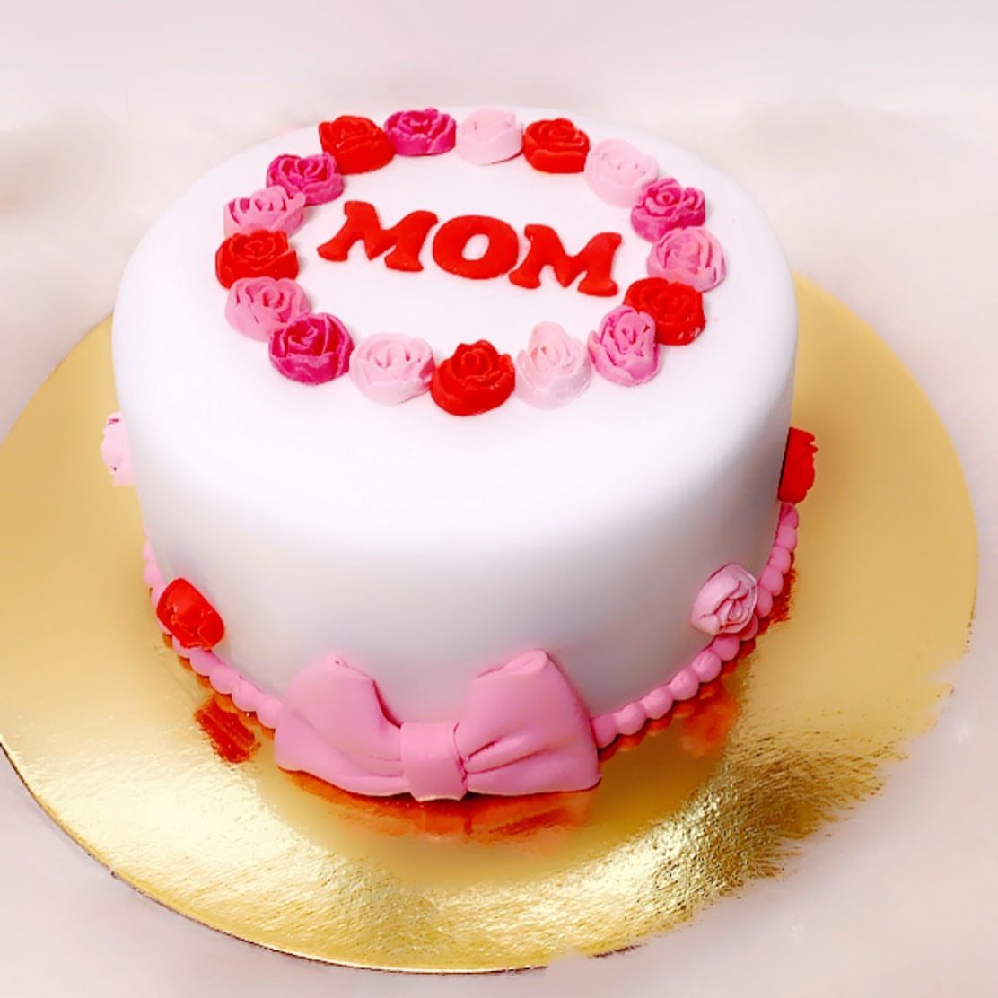 ‏#loveu #love#ganash #birthdaycake #كيكة_ملكة #كيكة_توديع_عزوبية#بارتي#عيد_ميلاد #تاجرات_ج