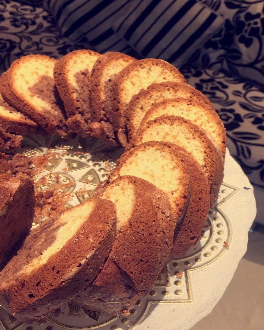 كيكه الطيبين بالشوكلت المقادير : كاس سكر كاس حليب سايل كاس زيت ٣ كاسات دقيق ٤ بيضات بكنج ب