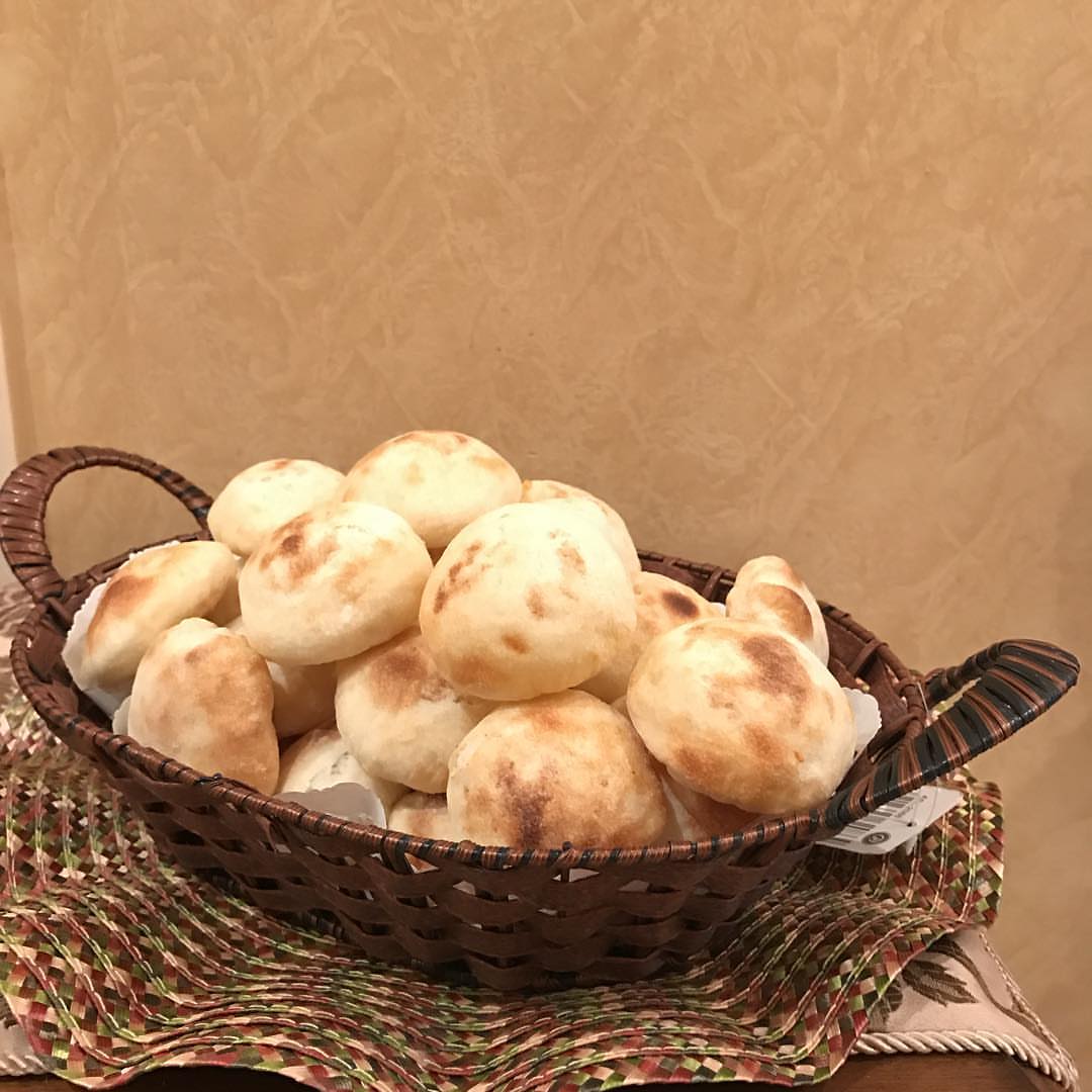 بمناسبة حلول شهر رمضان أول عشر طلبات سيقدم الخبز المحشي في سلة أنيقةالخبز المحشي بحشوات من