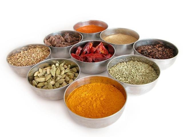 طرق غش البهارات 2 الكزبره للاسف تغش الكزبرة بنشارة الخشب لذا احترسى .. حين تقومين بشرائها