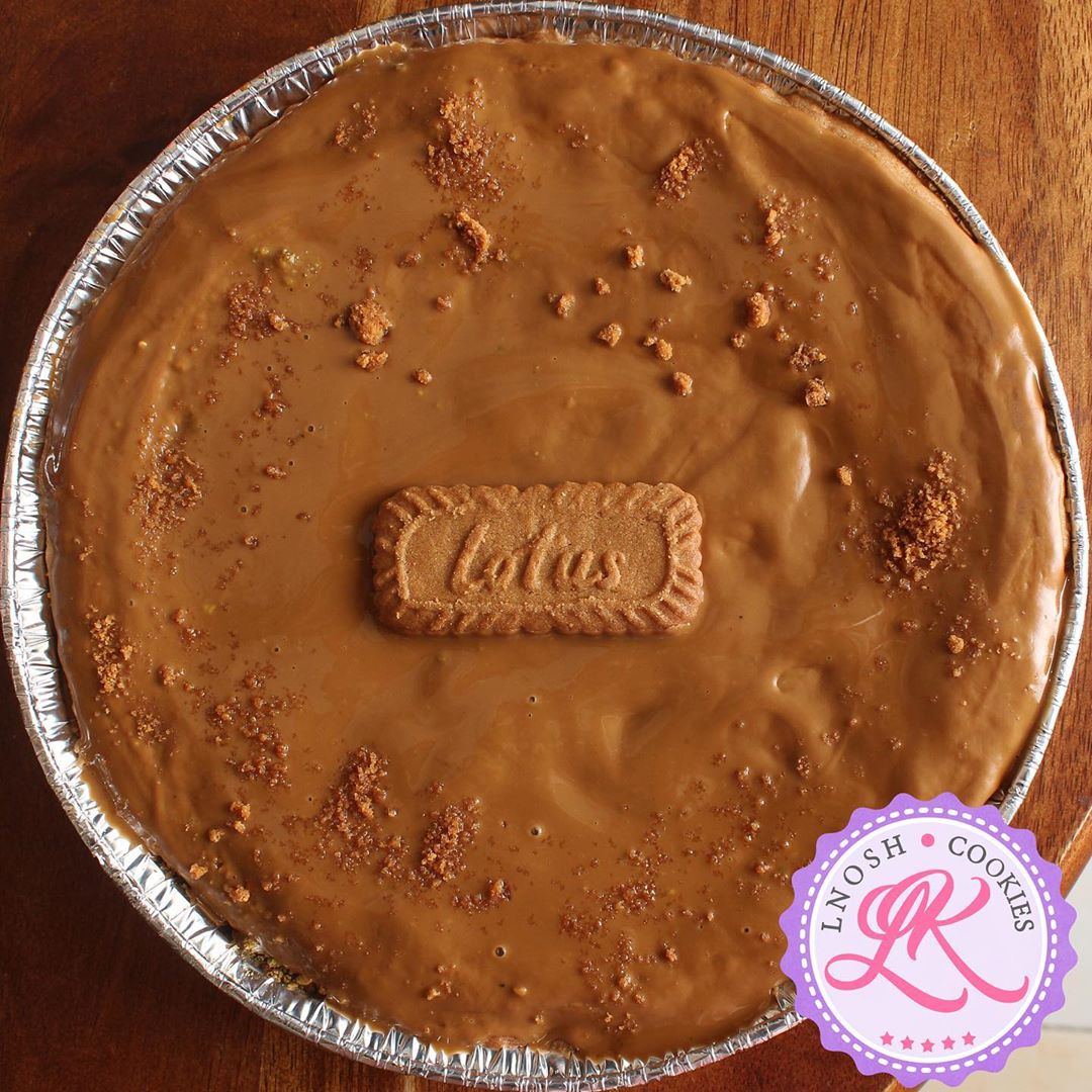 #كيكة_كوكيز بحشوة النوتيلا ومغطاة بزبدة اللوتس ☕️ ، ، #توزيعات #مناسبات #كوكز #كوكيز #لنو