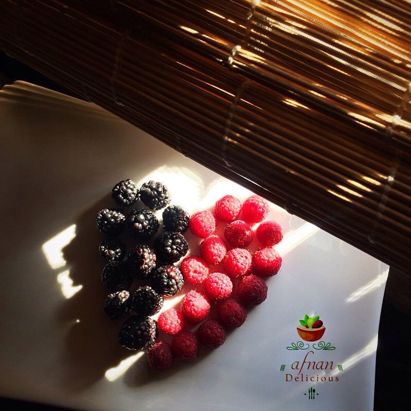 صباح التوت جمعه طيبه عليكم جميعاً لاتنسوا قراءة سورة الكهف والإكثار من الصلاة على النبي ﷺ