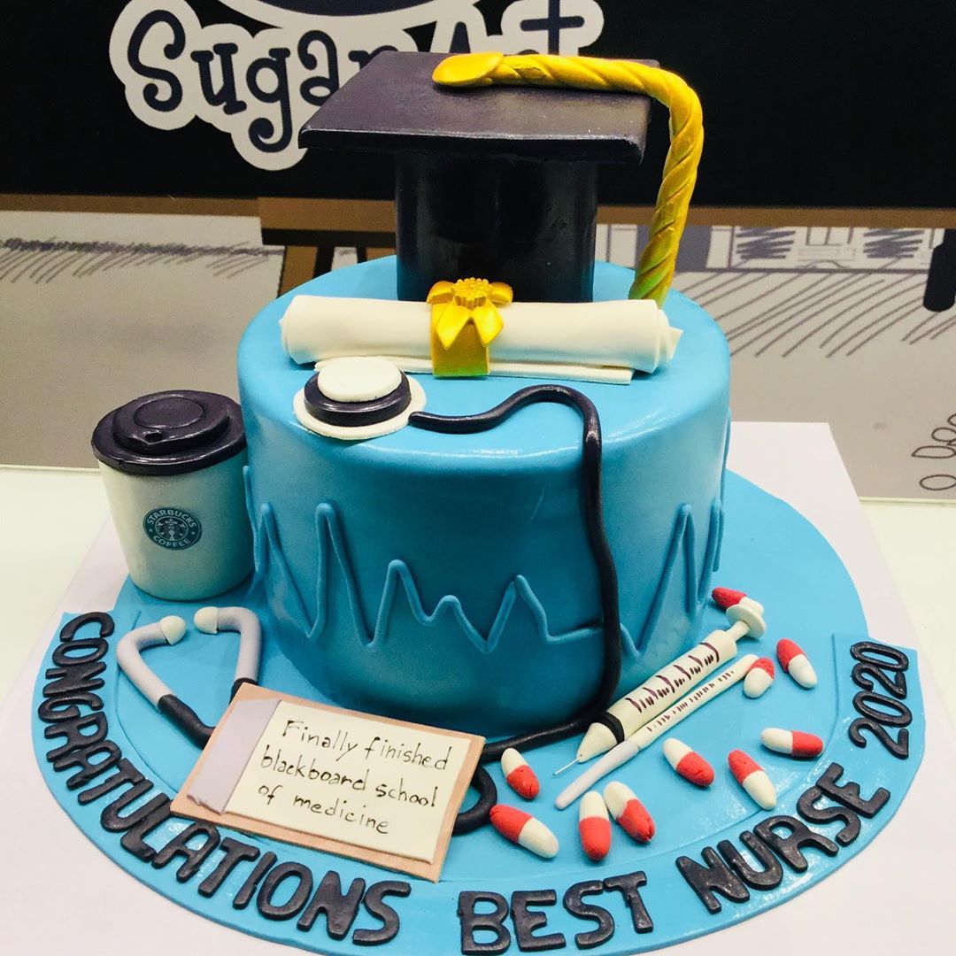 #كيكةالعيد مع فنون السكر #eidcake احجز الآن السعر ١٥٠ ريال فقط.