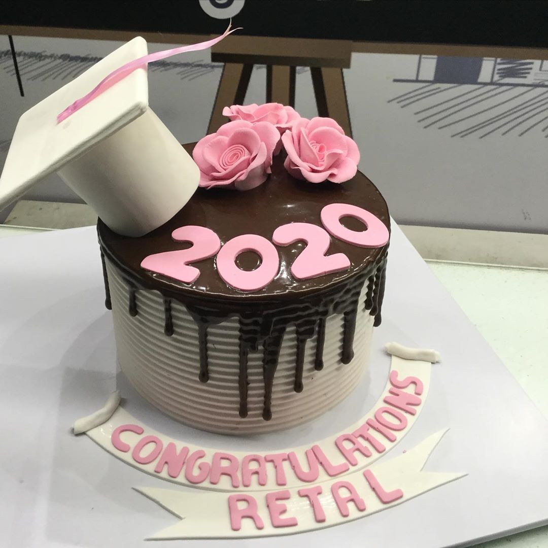 #كيكةالعيد مع فنون السكر #eidcake احجز الآن السعر ١٥٠ ريال فقط.