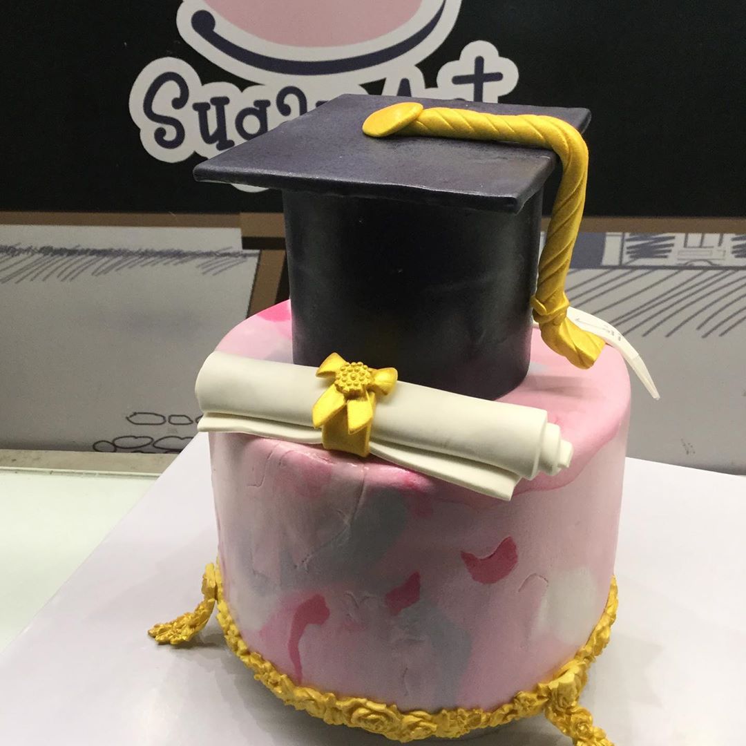 #كيكةالعيد مع فنون السكر #eidcake احجز الآن السعر ١٥٠ ريال فقط.