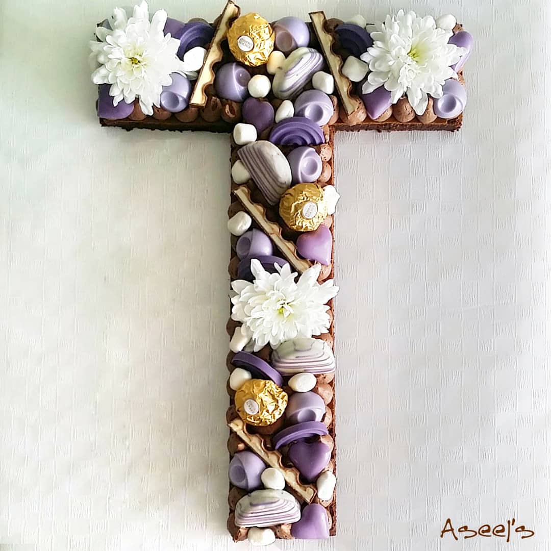 Floral Brownie Letters | T #jeddah #ksa #saudiarabia #sweet #happiness #chocolates #chocol