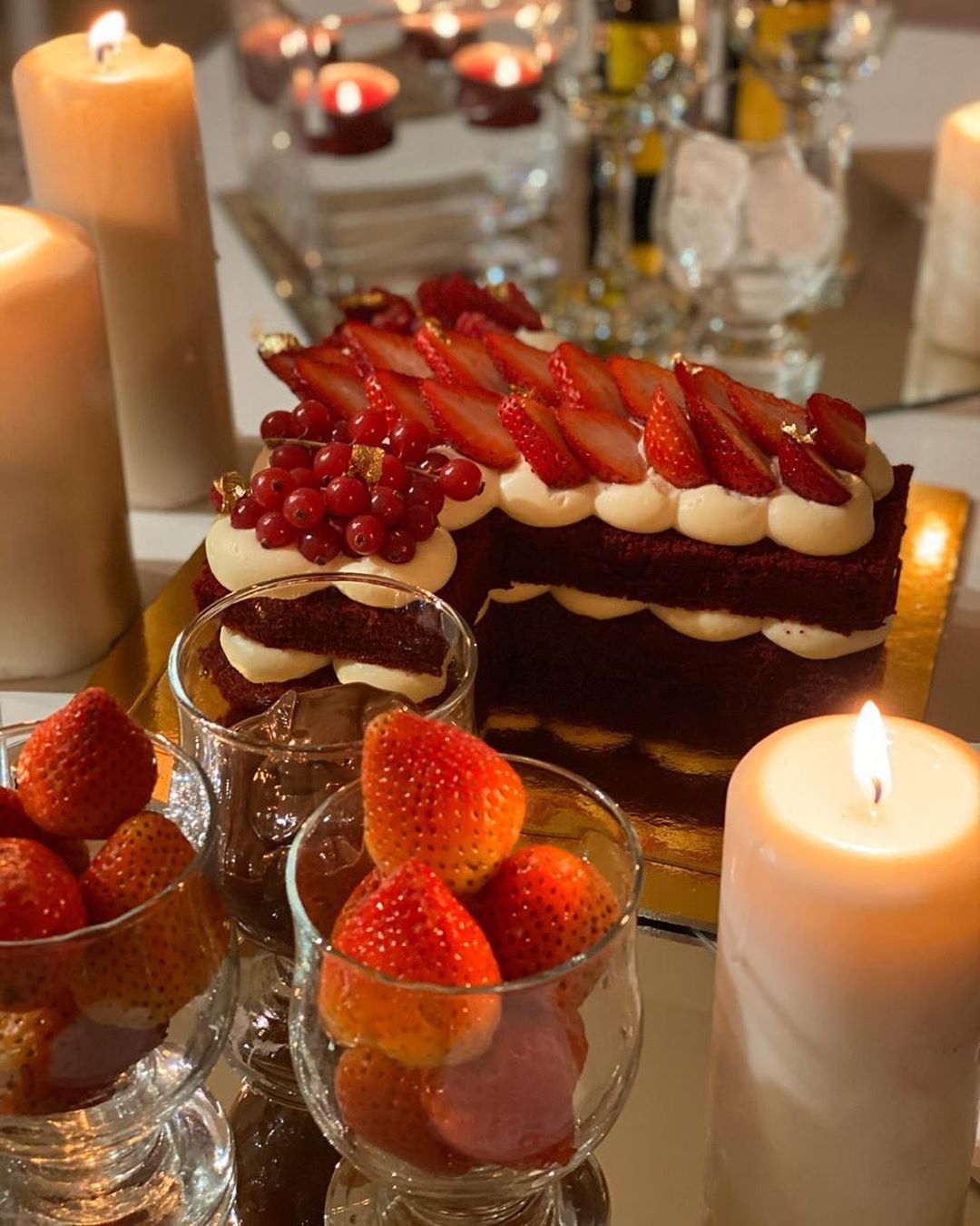 عرض خاااص ♥️♥️♥️ فقط لكل احد انتظر وصول عزيز او قريب له .. من اي بلد .. وحاب يهديه كيكة عل