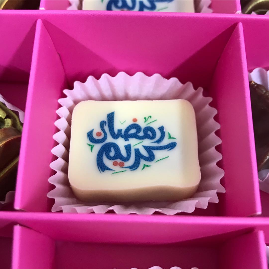 باقي كم يوم على رمضان؟؟!! . الحقوا أطلبوا شوكولاتة رمضان . العلب المتوفرة: علبة ٣٦ حبة ٩٠
