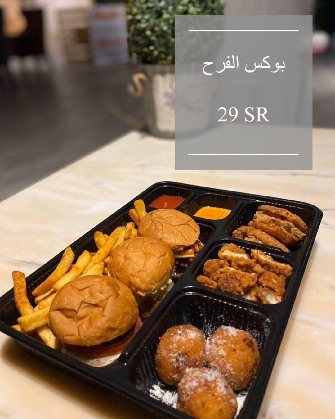 ‏. ‏347 سنبوسة أكلت الى الآن ‏و 752 لقيمة ‏. ‏ياخي وضعك صعب ارحم نفسك ‏. ‏عشان كذا نزلنا ا