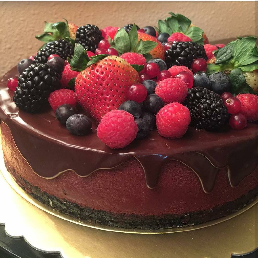 Berry lava cheesecake . . #birthday #berry #lava #cheesecake #chocolate #حفله #الخبر #رد_ف