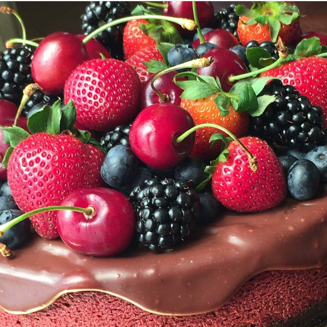 Berry lava cheesecake . . #birthday #berry #lava #cheesecake #chocolate #حفله #الخبر #رد_ف
