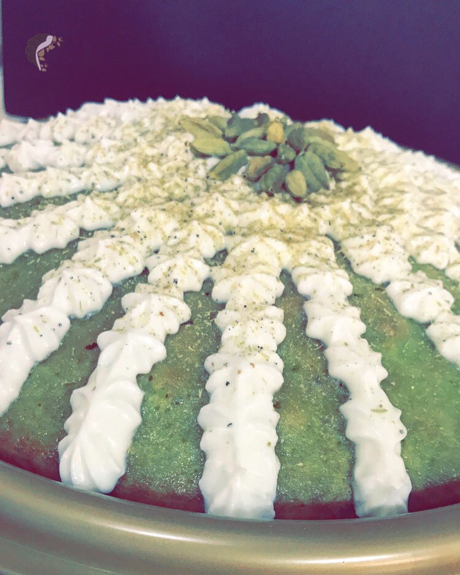 كيكة الهيل بالحليب بحلة آخرى .. #ميم#كيك#كيك_ميلك #كيكة_الحليب #المدينة #طيبة #المدينة_الم