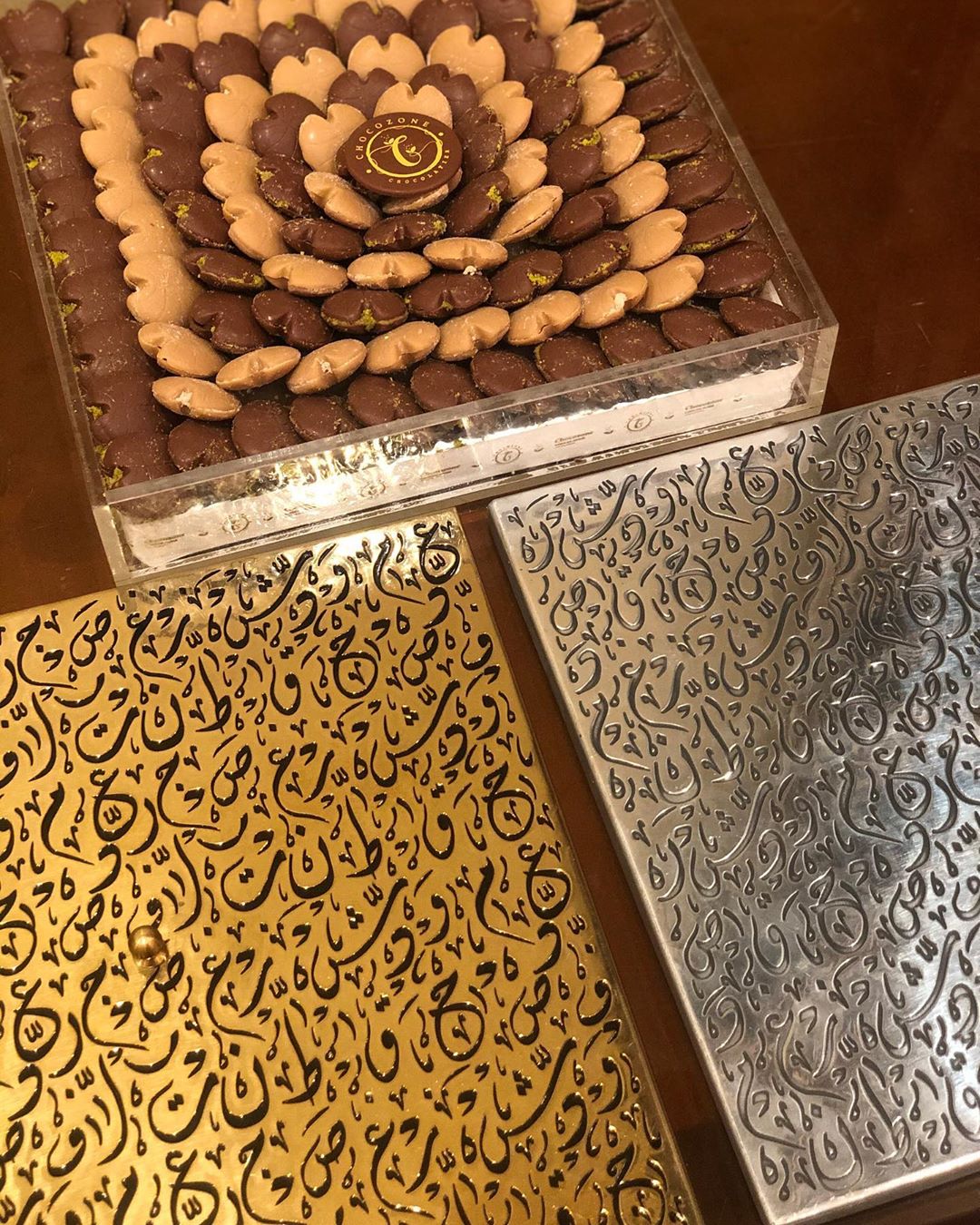 بوكس بغطا نحاس فضي/ذهبي بنقوش احرف عربيه