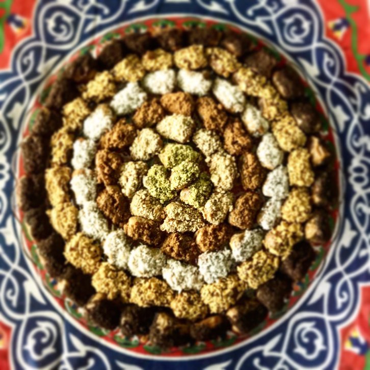نستقبل طلباتكم في الشهر الكريم #رمضان_كريم #تمر_محشي #تقديمات_ضيافه #توزيعات_مناسبات #حلوي