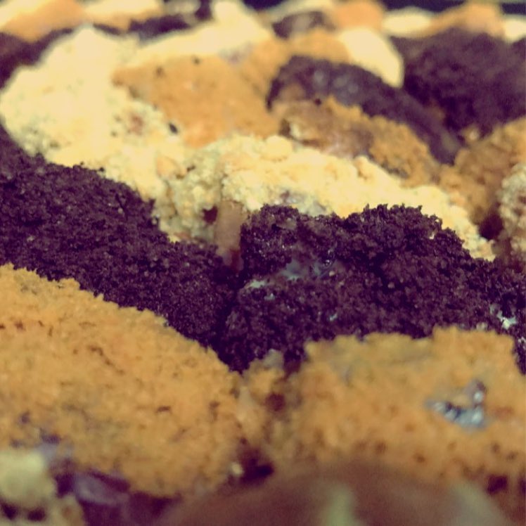 اول طلبيه مع الشكولاته البيضه بالعافيه #شكولاته #حشوات #حلويات #حلويات_قهوة #تمر_محشي #تقد