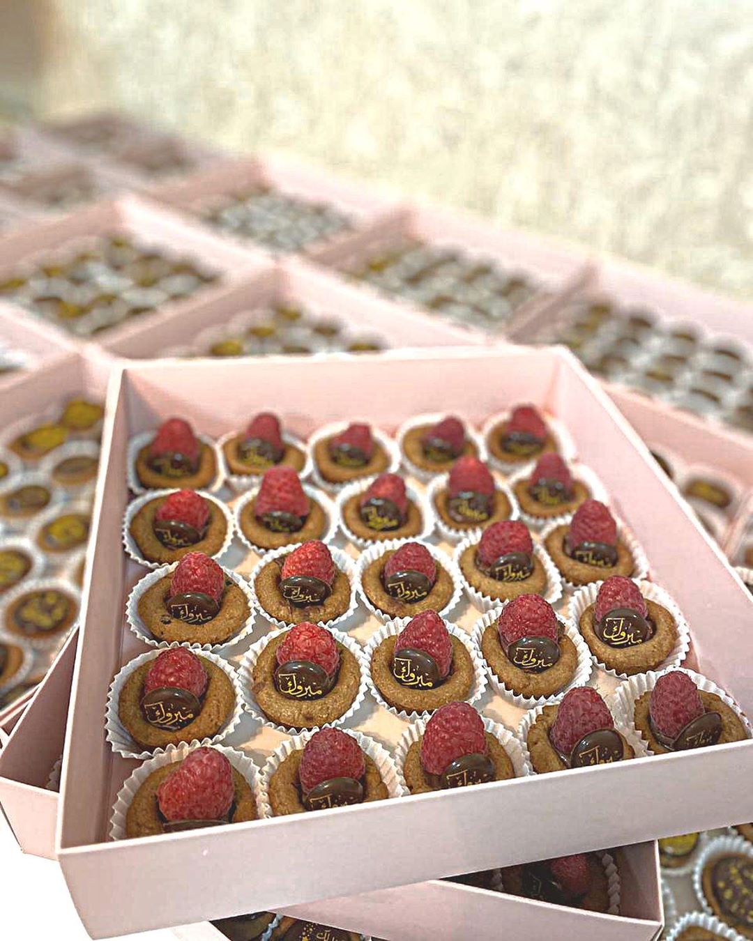 ♥️♥️♥️ .. نغلف لكم عيدياتكم ونوصلها لاحبابكم
