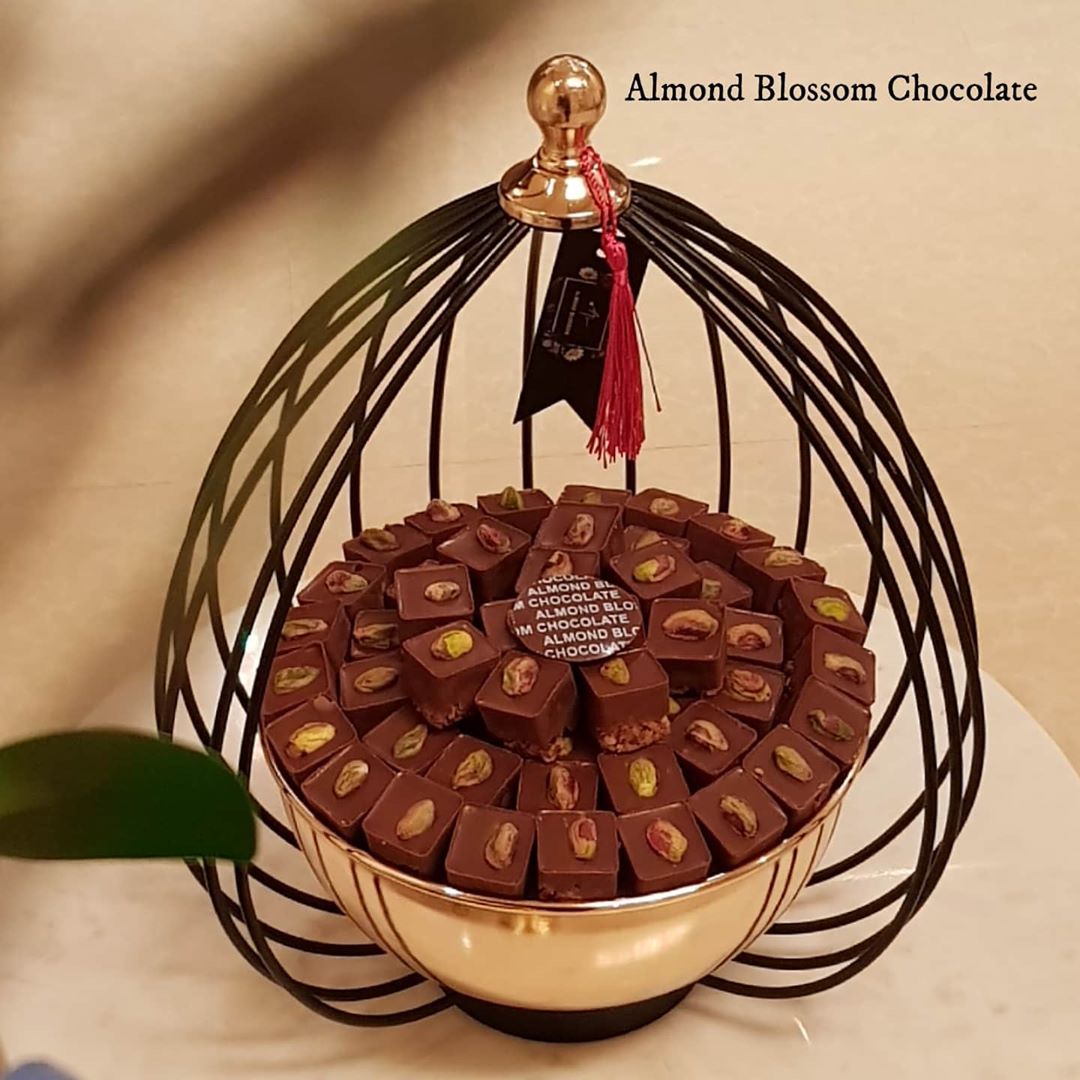 من الكولكشن الجديد لصياني الموند ❤❤ ، انيييقه جداا ، ما تكلف كثير تاخذ كيلو فقط تقريبا . .