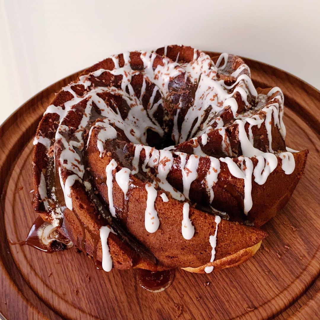 Banana cake Flower shape 85sr كيكة موز شكل الوردة ٨٥ ريال